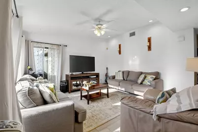 211 Meadows Drive, Boynton Beach, FL 33436 - Photo 7
