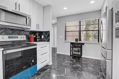 2070 Colonial Road, Unit #D4, Fort Pierce, FL 34950 - Photo 9