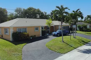 310 Wilma Cir, Riviera Beach, FL 33404 - Photo 3