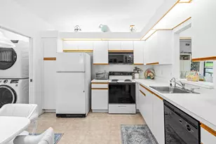 8282 Springlake Dr, Boca Raton, FL 33496 - Photo 7