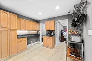 2074 NW 38th St, Oakland Park, FL 33309 - Photo 9