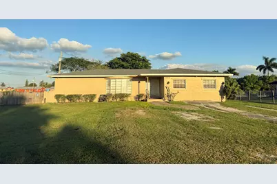 1009 NE 18th Street, Belle Glade, FL 33430 - Photo 1