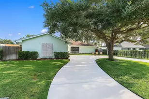 4193 Hyacinth Cir N, Palm Beach Gardens, FL 33410 - Photo 3