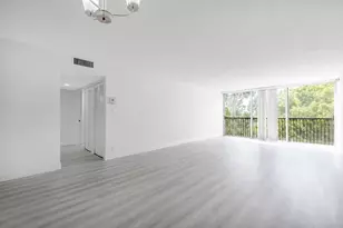 2208 S Cypress Bend Dr, Pompano Beach, FL 33069 - Photo 5