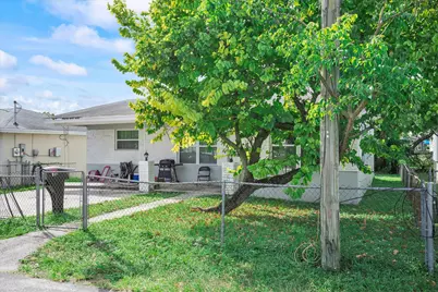 811 NW 5th Avenue, Hallandale Beach, FL 33009 - Photo 1