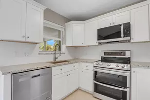 140 Village Cir, Jupiter, FL 33458 - Photo 11