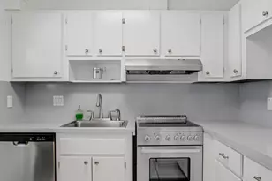 2050 NE 39th St, Lighthouse Point, FL 33064 - Photo 9