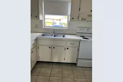 2789 Ashley Drive W, Unit #I, West Palm Beach, FL 33415 - Photo 3