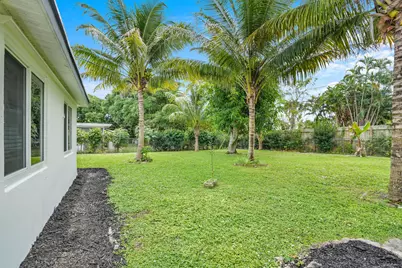 218 SW 12th Avenue, Boynton Beach, FL 33435 - Photo 7