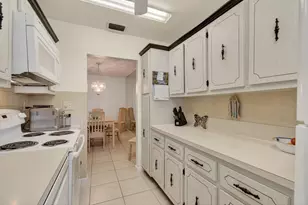 1225 Club Dr W, Delray Beach, FL 33445 - Photo 21