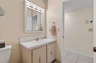 1225 Club Dr W, Delray Beach, FL 33445 - Photo 23