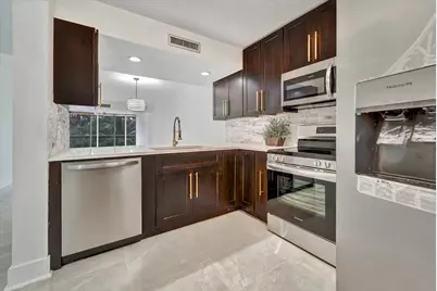 6181 Balboa Circle, Unit #303, Boca Raton, FL 33433 - Photo 3