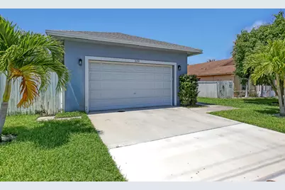 309 NE 11th Avenue, Boynton Beach, FL 33435 - Photo 1