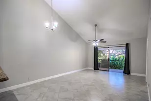 427 Cottonwood Pl, Boca Raton, FL 33431 - Photo 9