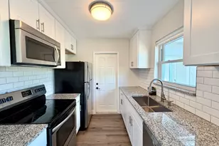 1615 Crest Dr, Lake Worth, FL 33461 - Photo 11