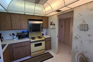 575 Oaks Ln, Pompano Beach, FL 33069 - Photo 5