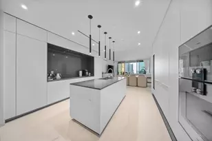 300 Biscayne Blvd Way, Miami, FL 33131 - Photo 11