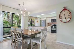 413 Brackenwood Ln S, Palm Beach Gardens, FL 33418 - Photo 9