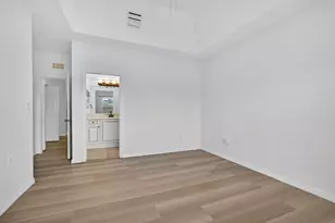 513 Talia Cir, Palm Springs, FL 33461 - Photo 11