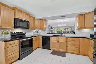 9777 Sills Dr E, Boynton Beach, FL 33437 - Photo 9