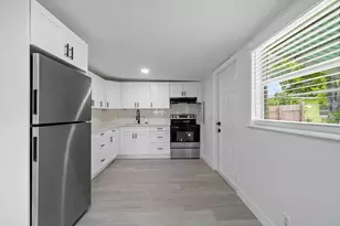 137 SW 9th Ave, Delray Beach, FL 33444 - Photo 13