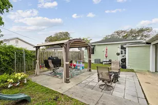 614 N 7th St, Lantana, FL 33462 - Photo 17