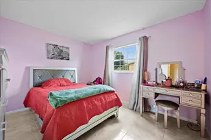 1827 Pinehurst Dr, West Palm Beach, FL 33407 - Photo 9