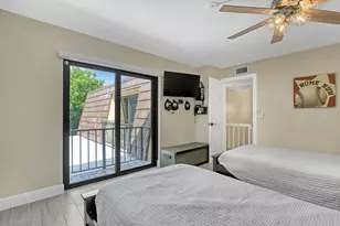 923 Springdale Cir, Palm Springs, FL 33461 - Photo 23