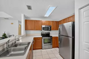 3386 Commodore Ct, West Palm Beach, FL 33411 - Photo 9