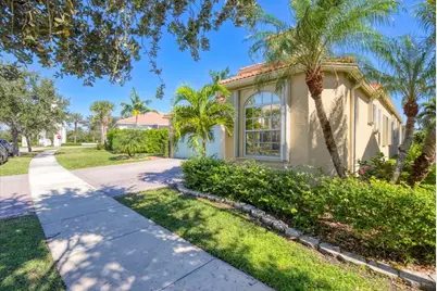 11098 SW Wyndham Way, Port Saint Lucie, FL 34987 - Photo 7