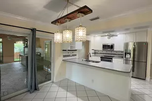 12157 Sycamore Ln, Wellington, FL 33414 - Photo 9