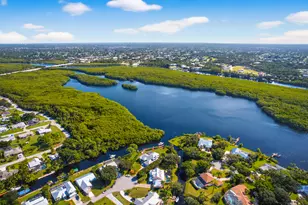 802 SE Portage Ave, Port Saint Lucie, FL 34984 - Photo 5