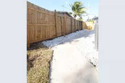 3541 NW 37th Avenue, Lauderdale Lakes, FL 33309 - Photo 23