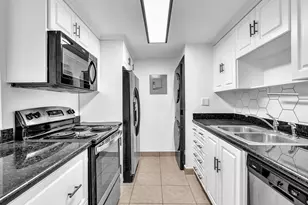 220 Lakeview Dr, Weston, FL 33326 - Photo 5