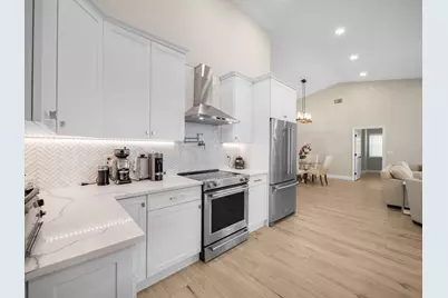 1095 Roble Way, Palm Beach Gardens, FL 33410 - Photo 9