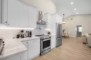 1095 Roble Way, Palm Beach Gardens, FL 33410 - Photo 9