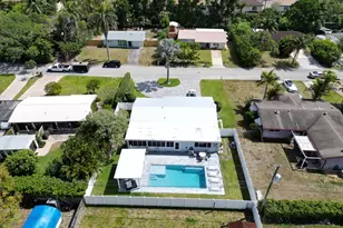 137 NW 7th St, Boca Raton, FL 33432 - Photo 5