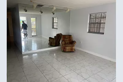 820 W Lakewood Road, West Palm Beach, FL 33405 - Photo 5