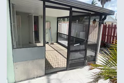 820 W Lakewood Road, West Palm Beach, FL 33405 - Photo 15