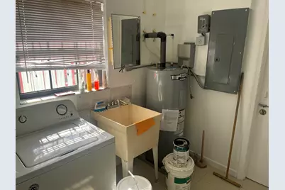 820 W Lakewood Road, West Palm Beach, FL 33405 - Photo 13