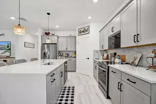 6651 SE Pk Trce Dr, Stuart, FL 34997 - Photo 7