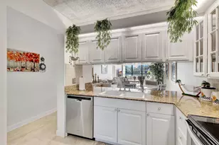 3630 Whitehall Dr, West Palm Beach, FL 33401 - Photo 7