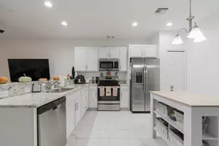 696 NE Waters Edge Ln, Port Saint Lucie, FL 34983 - Photo 9