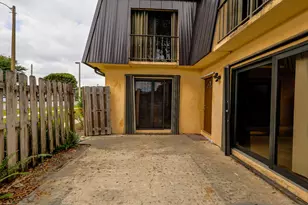 2464 Waterside Dr, Lake Worth, FL 33461 - Photo 5