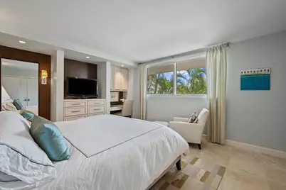 139 Sunrise Avenue, Unit #205, Palm Beach, FL 33480 - Photo 11