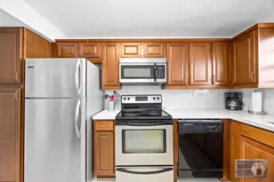 137 Golden Isles Dr, Hallandale Beach, FL 33009 - Photo 19