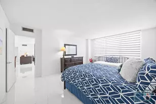 137 Golden Isles Dr, Hallandale Beach, FL 33009 - Photo 31