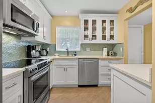 18081 SE Country Club Dr, Jupiter, FL 33469 - Photo 5