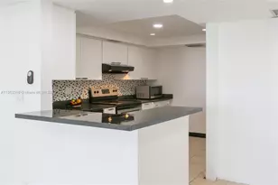 2400 Presidential Way Unit, West Palm Beach, FL 33401 - Photo 9