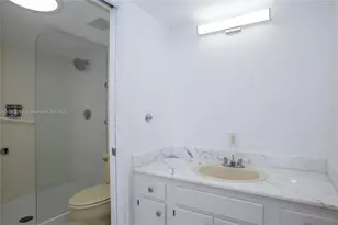 2400 Presidential Way Unit, West Palm Beach, FL 33401 - Photo 17